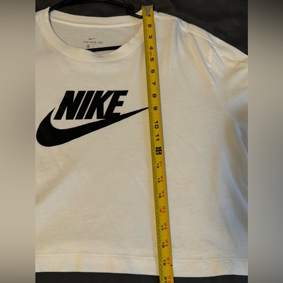 LG “THE NIKE TEE” CROP TOP! - Picture 5 of 5